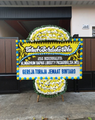 Papan Bunga Duka di Ulak Karang Selatan