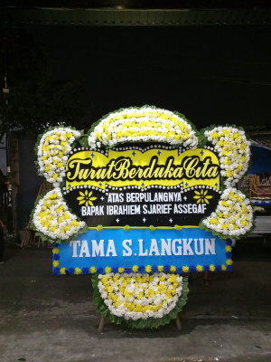 Papan Bunga Duka di Ulak Karang Selatan